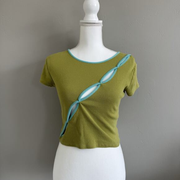 Wild Fable Woman’s Top Tee Sz M Lime Green Cut Outs Light Blue Trim Crop Ribbed - Picture 1 of 6